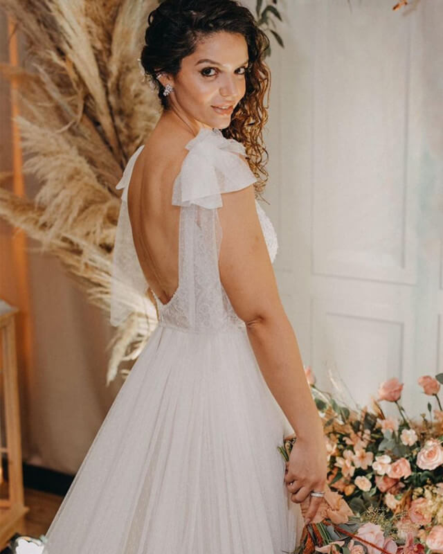 Boho Tulle Flowy Wedding Dress V Neck