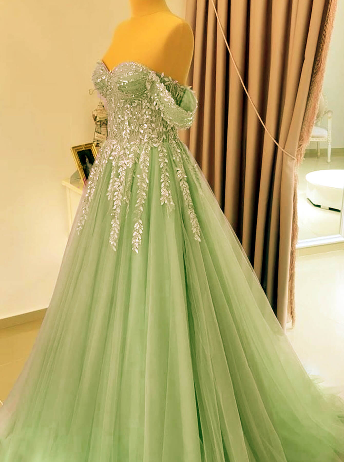 Light Green Prom Dresses 2024