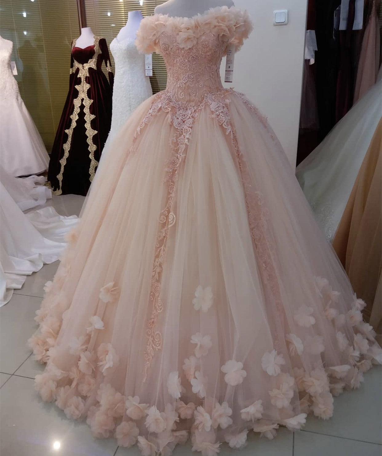 Lace Appliques Ball Gown Quinceanera Dresses Tulle Flowers