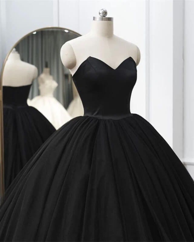 Gothic Black Strapless Quinceanera Dress Ball Gown
