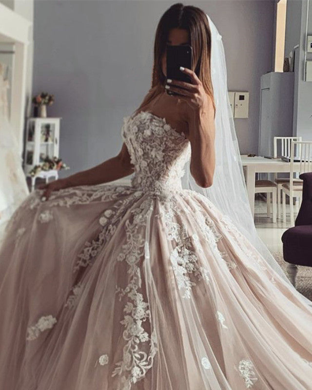 Charming Tulle Sweetheart Wedding Dress Lace Embroidery