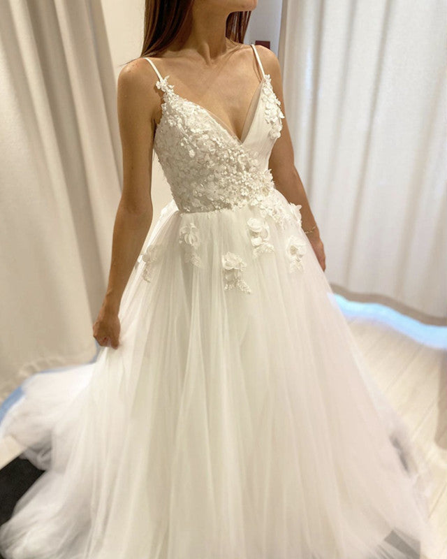 Elegant Tulle V Neck Wedding Dress With Lace Flowers