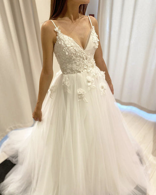 Elegant Tulle V Neck Wedding Dress With Lace Flowers
