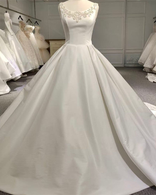 Scoop Neck Wedding Dress Satin Ball Gown With Embroidery
