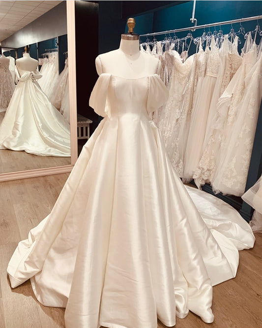 A-line /Princess Wedding Dress Satin Off Shoulder