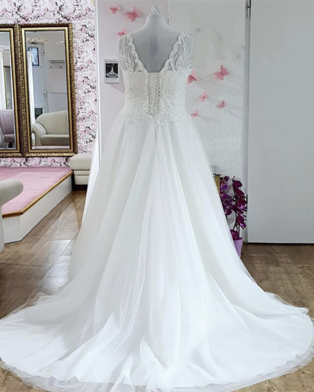 Plus Size Princess V-neck Wedding Dress Lace Embroidery