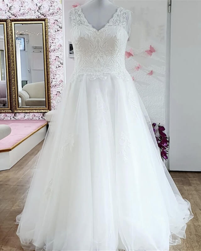 Plus Size Tulle V Neck Wedding Dress