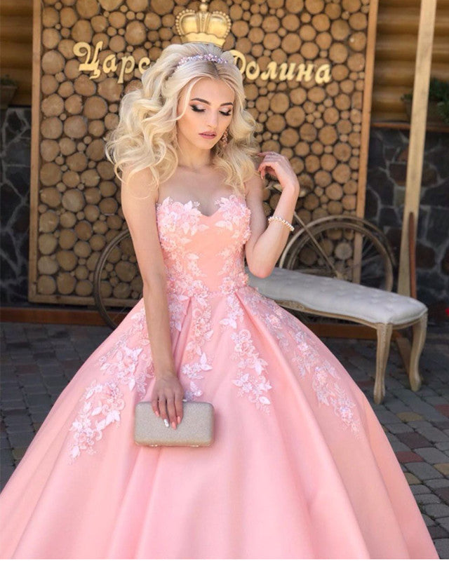 Quinceanera Dresses Lace Appliques Sweetheart Ball Gown